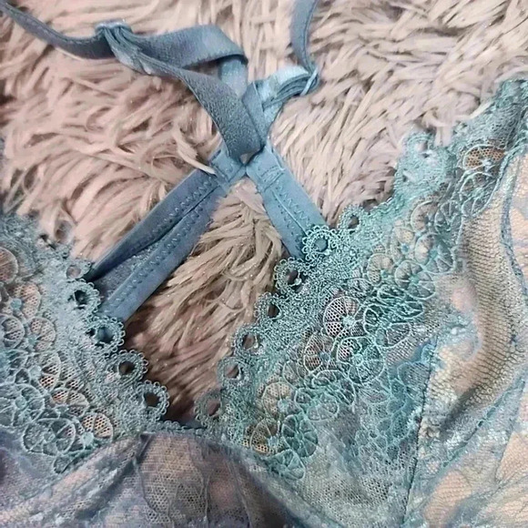 VICTORIA'S Secret teal Lace Bralette.  Size 34C - Picture 12 of 13